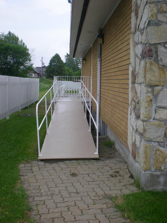 Motel Vaudreuil Екстериор снимка