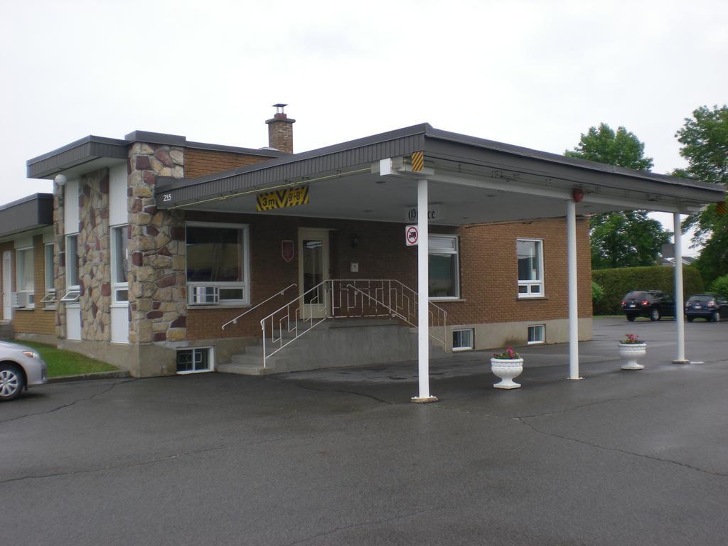 Motel Vaudreuil Екстериор снимка