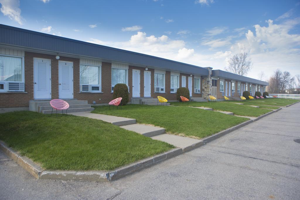Motel Vaudreuil Екстериор снимка